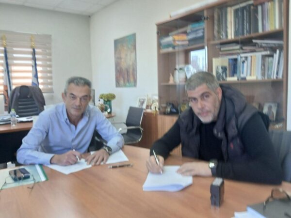 Υπεγράφη η Σύμβαση κατασκευής έργου « ΑΣΦΑΛΤΟΣΤΡΩΣΗ ΒΕΛΤΙΩΣΗ ΤΜΗΜΑΤΩΝ ΔΗΜΟΤΙΚΟΥ ΔΡΟΜΟΥ ΚΑΠΑΡΕΛΛΙΟΥ – ΑΓ. ΒΑΣΙΛΕΙΟΥ»