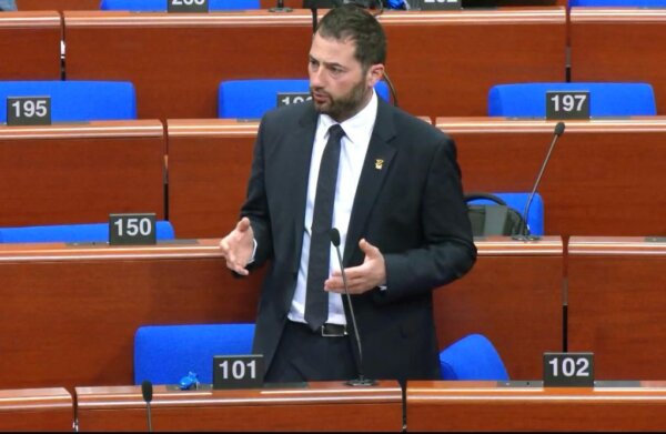 Φάνης Σπανός από το Στρασβούργο: «Να δώσουμε λόγους να επιστρέψουν και ευκαιρίες για να μείνουν οι άνθρωποι στον τόπο τους»