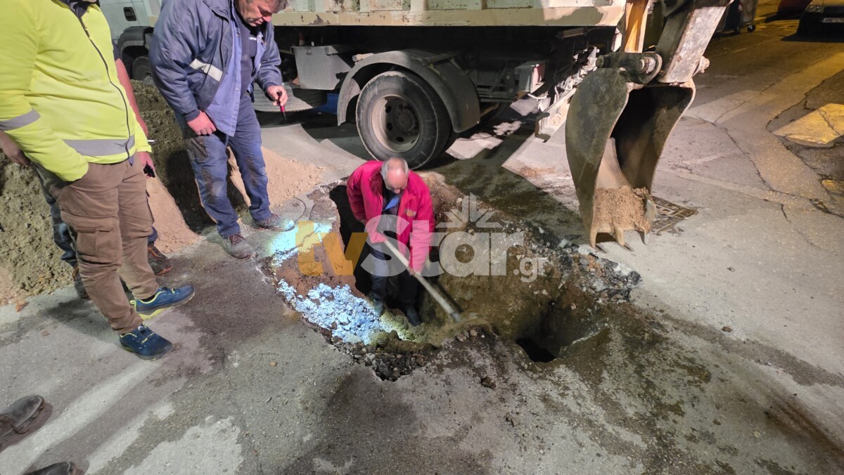 Κλειστό το κέντρο της Λαμίας. Βλαβη στο δίκτυο της ΔΕΥΑΛ. (φωτο video)
