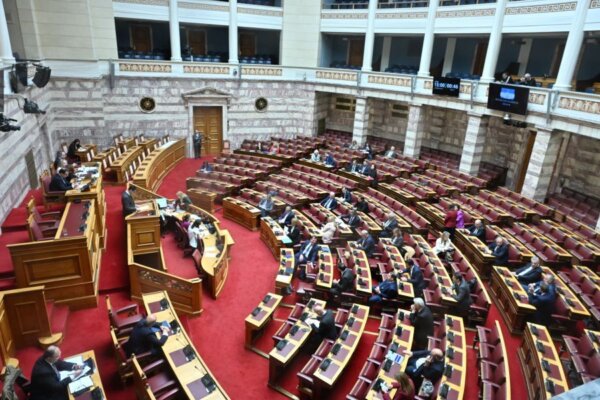 Στη Βουλή οι δύο δικογραφίες για τον ΟΠΕΚΕΠΕ- Ζητείται η άρση ασυλίας 11 βουλευτών και η παραπομπή πρώην υπ. και πρώην υφ. Αγροτικής Ανάπτυξης