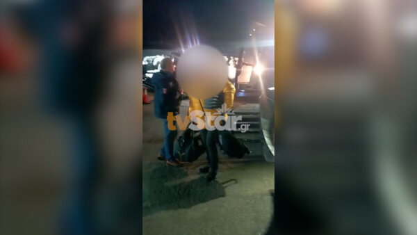 Περιπέτεια για έμπειρο ορειβάτη στο βουνό του Παρνασσού- Κλήθηκε η Πυροσβεστική για τη μεταφορά του (video)