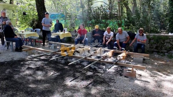 “Livadia on air”. Ανοικτή πρόσκληση για το παραδοσιακό Πάσχα στη Λιβαδειά. (video)