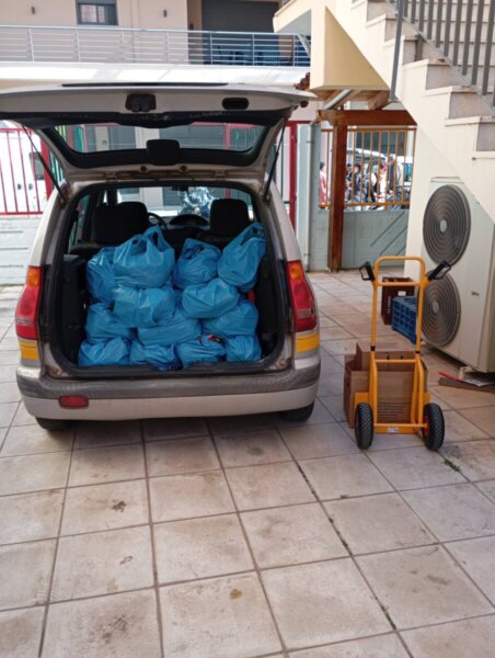 Διανομή αγαθών από το Κοινωνικό Παντοπωλείο του Δήμου Λοκρών στους ωφελούμενους δικαιούχους (ΦΩΤΟ)