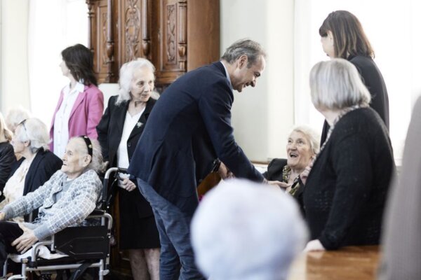 Στο Γηροκομείο Αθηνών ο Κυριάκος Μητσοτάκης: Στόχος μας είναι να φιλοξενεί μελλοντικά 500 άτομα