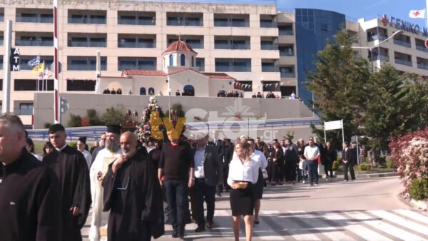 Η κατανυκτική πρώτη περιφορά του επιταφίου στο Νοσοκομείο Λαμίας (video)