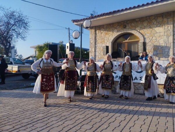 Η αναβίωση του εθίμου της Ρωμάνας στην Κοινότητα Αρκίτσας τη Δευτέρα του Πάσχα (ΦΩΤΟ)