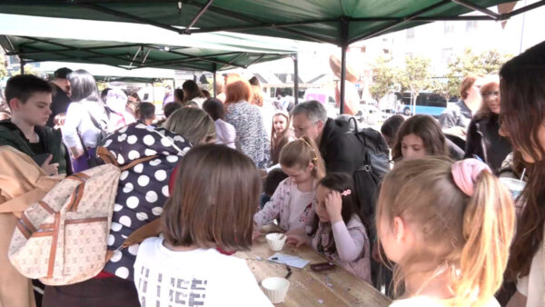 Μικροί και μεγάλοι συμμετείχαν στο Φεστιβάλ Σοκολάτας- Ευχή όλων να συνεχιστεί η διοργάνωση (video)