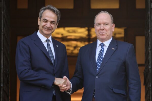 Στο Μαξίμου για συνάντηση με τον Μητσοτάκη ο πρίγκιπας Αλβέρτος του Μονακό: Συζήτησαν για τα θαλάσσια πάρκα σε Αιγαίο και Ιόνιο