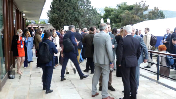 Μέτρα ενίσχυσης από την κυβέρνηση: Ο πολιτικός παλμός από τους Δελφούς (video)