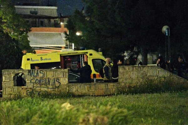 Σε τυφλό σημείο η δολοφονία του 25χρονου στον Άγιο Δημήτριο- Ψάχνουν τι έγινε λίγο αφότου έφυγε από το σπίτι που ήταν με τον πατέρα του