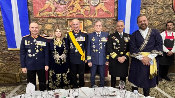 Ξεχωριστή  η παρουσία του Πανευβοϊκού Συλλόγου Καππαδοκών «Ο Άγιος Ιωάννης ο Ρώσος» στον εορτασμό του Αγίου Γεωργίου στη Σχολή Πεζικού Χαλκίδος