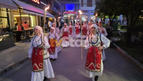 Λαμπρή λαμπαδηφορία προς τιμή του Αθανασίου Διάκου (video – φωτο)