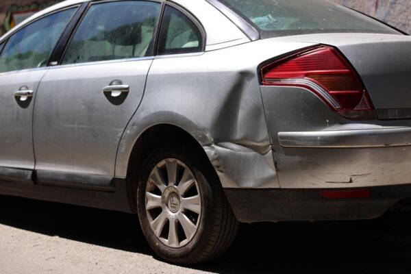 Αγιος Παντελεήμονας: Ανδρας σε αμόκ έκανε ζημιές σε 30 αυτοκίνητα – Τα χτυπούσε ακόμη και με το κεφάλι