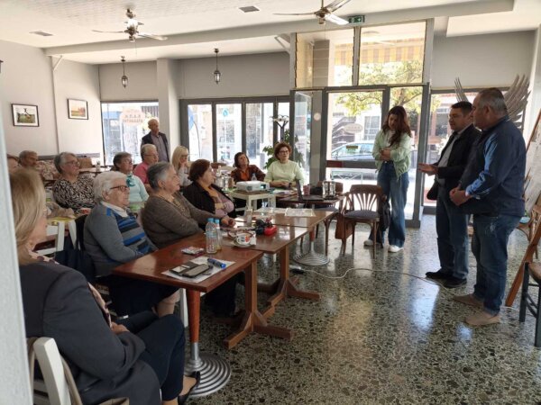 Επίσκεψη του Δημάρχου Λοκρών Αθανάσιου Ζεκεντέ στα ΚΑΠΗ Αταλάντης για τον Κόμβο Ψηφιακής Ενδυνάμωσης Ηλικιωμένων