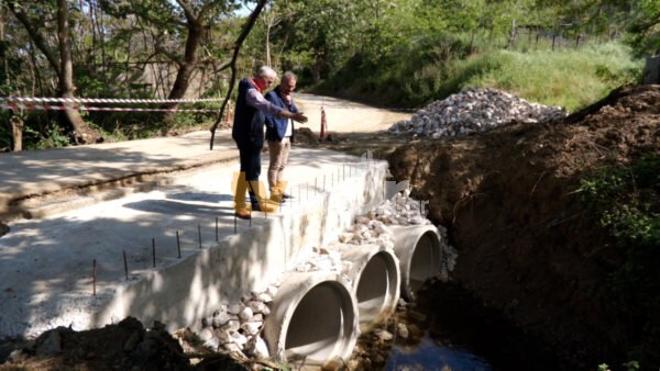 Αλίαρτος: Τρεις γέφυρες και αγροτική οδοποιία για τους αγρότες και τους επισκέπτες.(video)