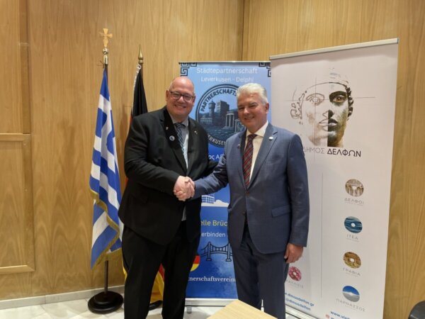 Ισχυροί συμβολισμοί και δέσμευση σημαντικών συνεργασιών στην τελετή Αδελφοποίησης των Δήμων Δελφών και Λεβερκούζεν