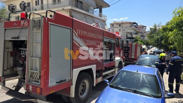 Φωτιά σε διαμέρισμα στη Λαμία. Απεγκλωβίστηκε ηλικιωμένη γυναίκα. (video  – φωτο)