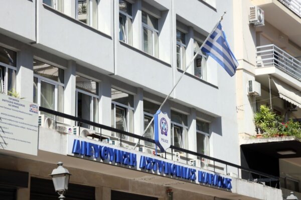 Τραγωδία στην Καβάλα: Αυτοκτόνησε αστυνομικός με το υπηρεσιακό του όπλο μέσα σε Τμήμα
