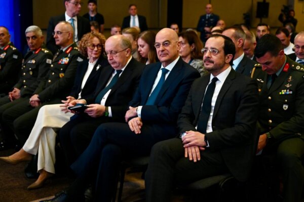 Διπλό μήνυμα Δένδια με αυστηρή προειδοποίηση στην Τουρκία. Η Κύπρος ζήτησε ένταξη στο ΝΑΤΟ (video)