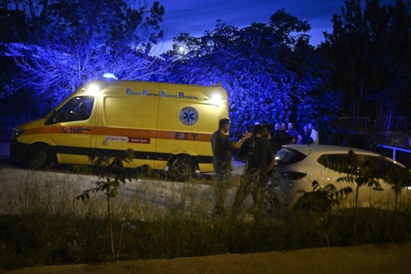 Μυστήριο με την πτώση της 15χρονης στον Ισθμό
