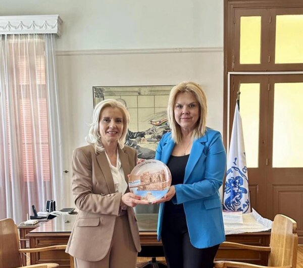 Με τη Γραμματέα της Αποκεντρωμένης Διοίκησης Θεσσαλίας-Στερεάς Ελλάδας συναντήθηκε η Δήμαρχος Χαλκιδέων