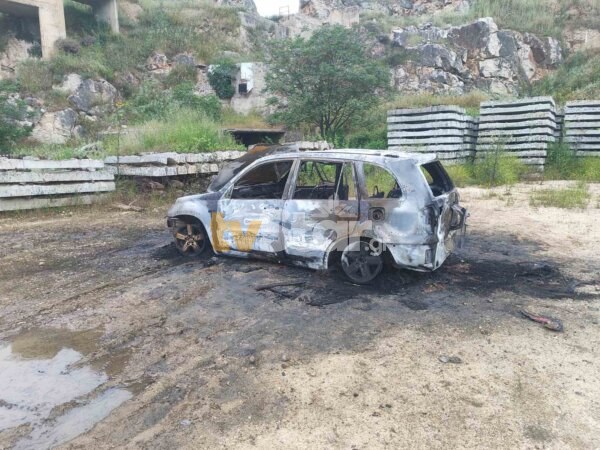 Βρέθηκε απανθρακωμένος άνδρας μέσα σε αυτοκίνητο κοντά στο Σιδηροδρομικό Σταθμό Δομοκού. (φωτο)