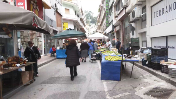 Μετρημένες αγορές στη λαϊκή – Η ακρίβεια περιορίζει τα νοικοκυριά (video)