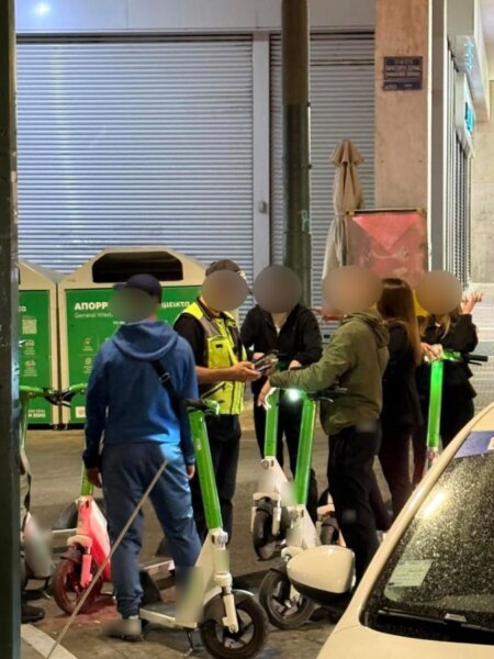 Σαρωτικοί έλεγχοι της Τροχαίας για τα ηλεκτρικά πατίνια με 214 παραβάσεις και 8 μεθυσμένους οδηγούς