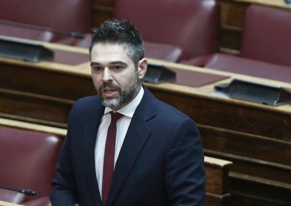 Κοινοβουλευτική παρέμβαση Σαρακιώτη: Χιλιάδες μικρομεσαίοι παραγωγοί φωτοβολταϊκών θυσιάζονται στο βωμό της συμπόρευσης Ν.Δ. και ενεργειακών ολιγοπωλίων