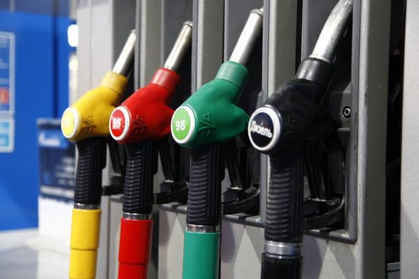Επάρκεια καυσίμων υπάρχει, αλλά θα είναι πανάκριβα με τις νέες τιμές που θα παραλάβουν τα διυλιστήρια (video)