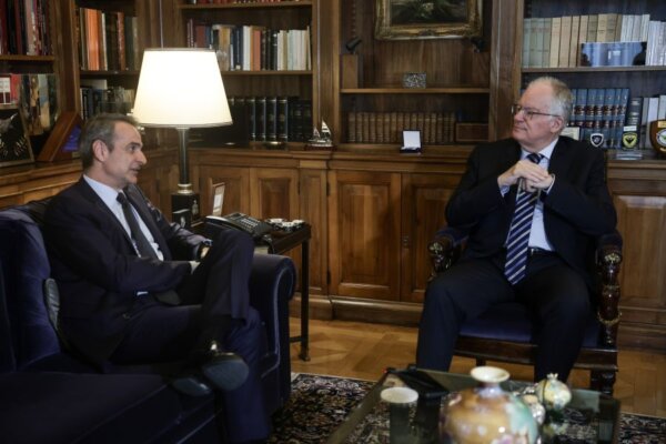 Μητσοτάκης σε Τασούλα: Σε ένα χρόνο οι εκλογές, η αναδιάταξη του πολιτικού σκηνικού δεν μας αφορά