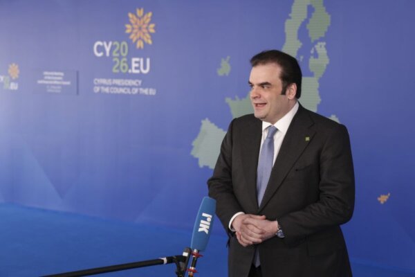 Πιερρακάκης: «Αν δεν ανοίξουν τα Στενά του Ορμούζ, ο Ιούνιος θα είναι χειρότερος»