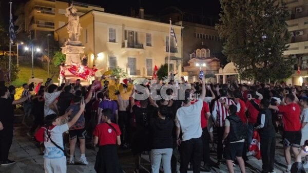 Γλέντι στη Λαμία για τον πρωταθλητή Ευρώπης Ολυμπιακό.