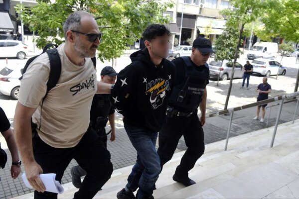 Θεσσαλονίκη: Ποινική δίωξη για ανθρωποκτονία με δόλο στον 30χρονο που σκότωσε τον 67χρονο πατέρα του