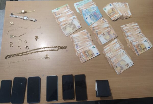 Φθιώτιδα: Χειροπέδες σε 4 Ρομά που εξαπάτησαν γυναίκα