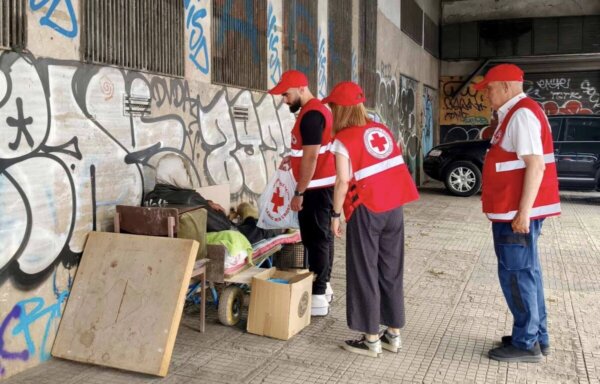 Ο Ελληνικός Ερυθρός Σταυρός υποστήριξε 82 άστεγους συμπολίτες μας στο κέντρο της Αθήνας