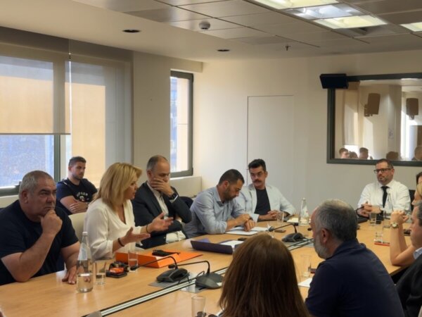 Στη συνάντηση με τον Υφυπουργό Περιβάλλοντος κι Ενέργειας για το καλώδιο στον Μύτικα ο Δήμος Χαλκιδέων (ΦΩΤΟ)