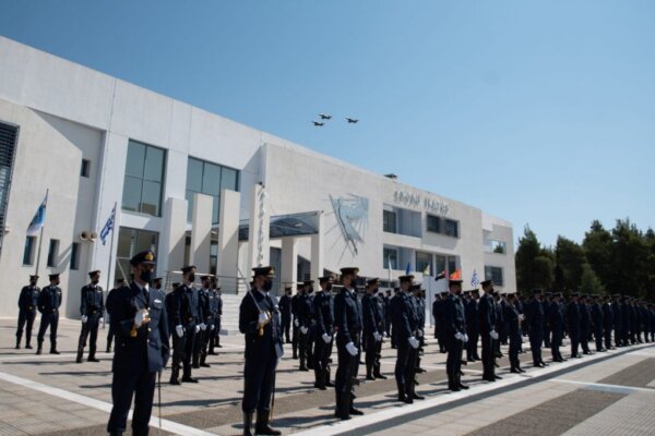 Στις τρεις Ανώτατες Σχολές των Ενόπλων Δυνάμεων…Ναυτικοί, Στρατιωτικοί και Ίκαροι (video)