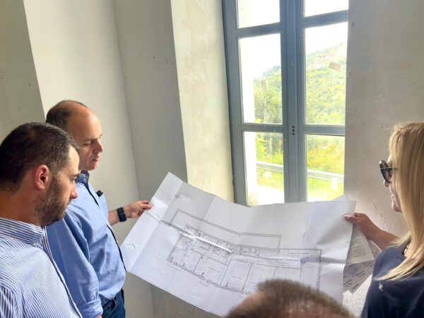 Ολοκληρώθηκε το έργο στην Πλατάνα και προχωρούν οι αποκαταστάσεις Ειρηνοδικείου, Μυλωνοπούλειου και Δημοτικού Σχολείου Κύμης