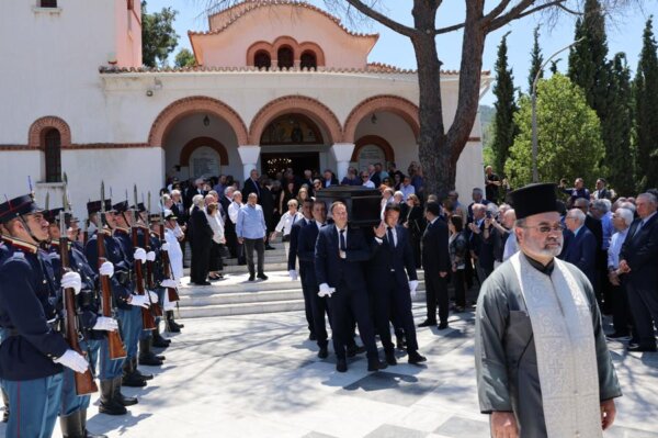 Στο κοιμητήριο Παπάγου το τελευταίο αντίο στον Γ. Σουφλιά
