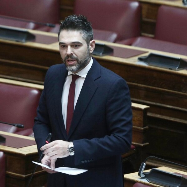 Να αρθεί άμεσα ο αποκλεισμός της Φθιώτιδας από τις ενισχύσεις de minimis για τη μηδική ζητά ο Σαρακιώτης με κατεπείγουσα ερώτησή του στη Βουλή