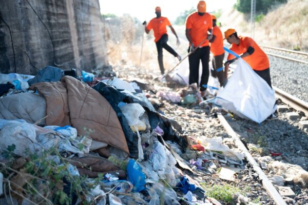 Θήβα: Απομακρύνθηκαν 11 τόνοι απορριμμάτων από σημείο που δημιουργούσε κινδύνους για το σιδηρόδρομο