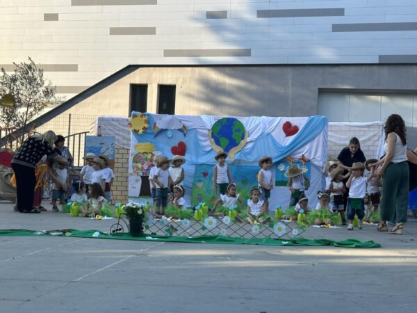 Την καλοκαιρινή τους γιορτή παρουσίασαν Βρεφονηπιακοί και Παιδικοί Σταθμοί του Δήμου Χαλκιδέων