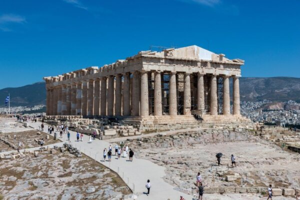 Ιστορική στιγμή: Το δυτικό αέτωμα του Παρθενώνα συμπληρώθηκε μετά από 220 χρόνια