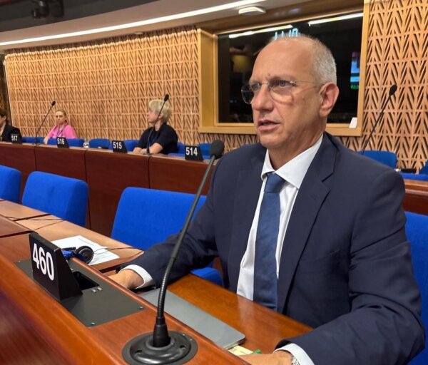 Παρέμβαση του Γιάννη Οικονόμου για τα δικαιώματα της ελληνικής κοινότητας της Κωνσταντινούπολης και το Οικουμενικό Πατριαρχείο