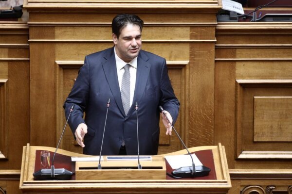Aλλάζουν τα δημοτικά τέλη: Αποσυνδέονται από τους λογαριασμούς ρεύματος – Τι προανήγγειλε ο Λιβάνιος