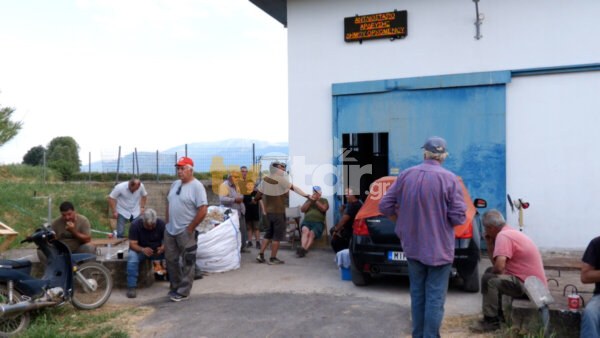 Με τρακτέρ στο Διοικητήριο για το αρδευτικό νερό. Εκρηκτική η κατάσταση στον Ορχομενό.(video)