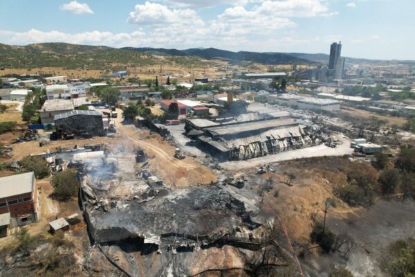 Φωτιά στο Ωραιόκαστρο: Αποπνικτική παραμένει η ατμόσφαιρα στην ευρύτερη περιοχή- Αυτοψίες και καταγραφή ζημιών για τις αποζημιώσεις
