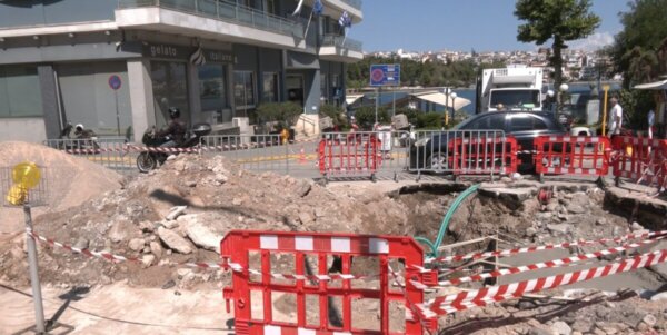 Μεγάλη βλάβη σε κεντρικό αγωγό αποχέτευσης στην Χαλκίδα (Video)