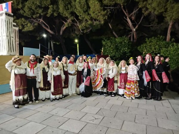 Δυναμική παρουσία του Χορευτικού Τμήματος των ΚΑΠΗ Θήβας και Βαγίων στο 20ο  Παγκόσμιο Φεστιβάλ Παραδοσιακών Χορών Αιγίου